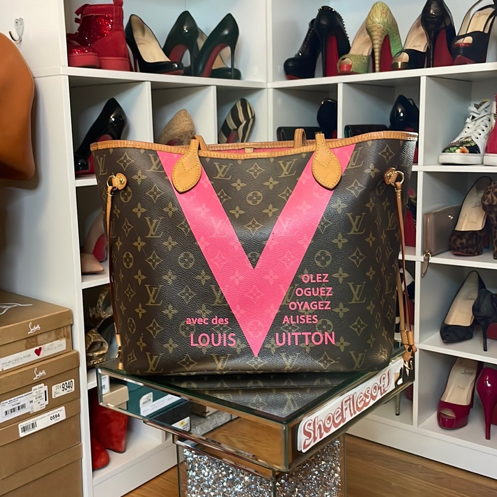 Louis Vuitton “V” Neverfull MM 💗Limited Edition💗Grenade/Pink